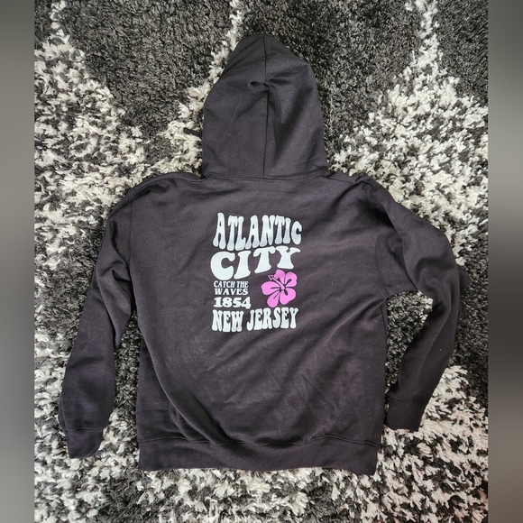 Two NEW Atlantic City Sweaters - Picture 4 of 8